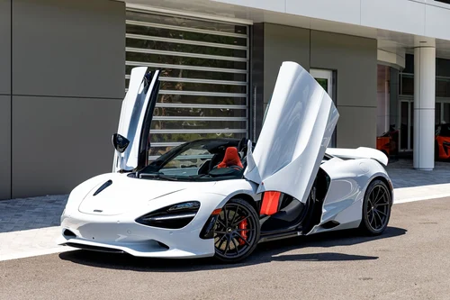
           New 
        2026 McLaren 750S Spider