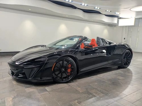
           New 
        2025 McLaren Artura Performance