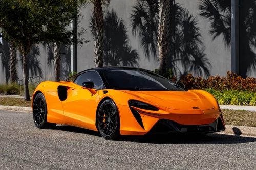 
           
        2025 McLaren Artura