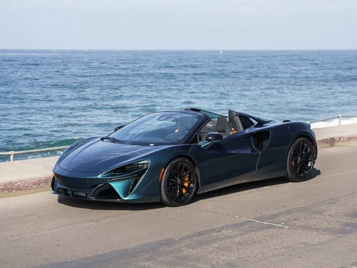
           New 
        2025 McLaren ARTURA SPIDER