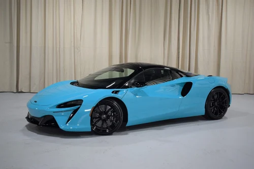 
           New 
        2025 McLaren Artura