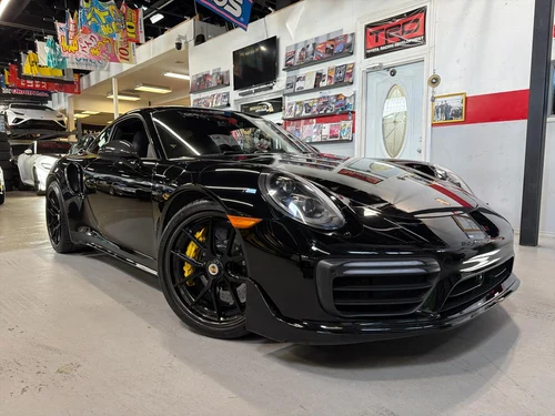 
           
        2017 Porsche 911 Turbo S COUPE
