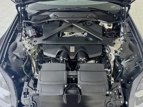 
           New 
        2026 Aston Martin Vantage Roadster