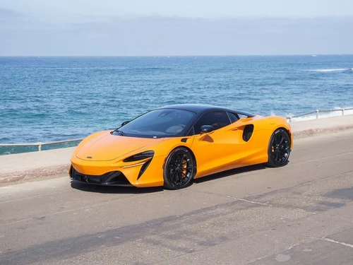 
           
        2023 McLaren Artura