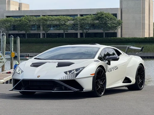 2023 Lamborghini Huracan STO Base