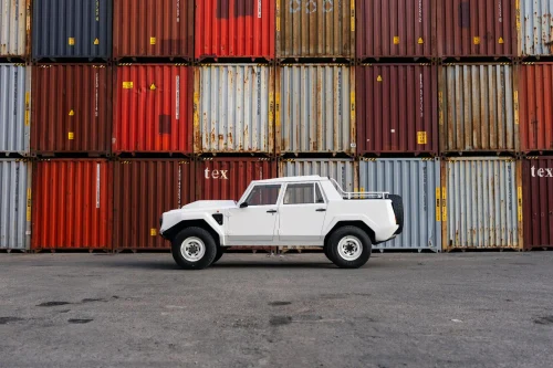 
           
        1988 Lamborghini LM002