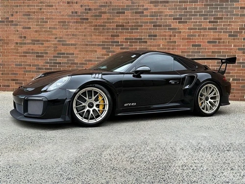 
           
        2018 Porsche 911 GT2 RS