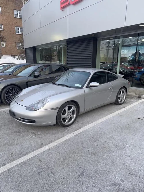 
           
        2000 Porsche 911 Carrera