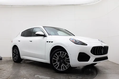 
           New 
        2025 Maserati Grecale Base