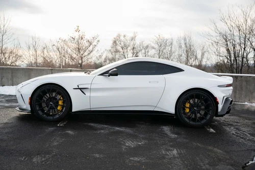 
           
        2025 Aston Martin Vantage