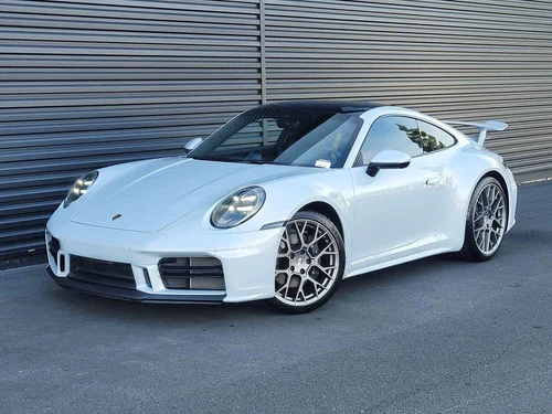 
           
        2025 Porsche 911 Carrera