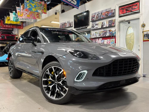 
           
        2021 Aston Martin DBX