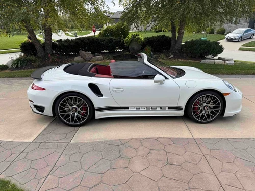 
           
        2015 Porsche 911 Turbo