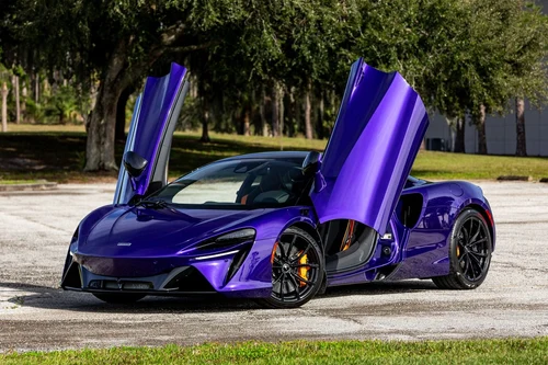 
           
        2024 McLaren Artura