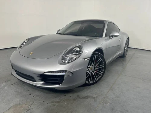 
           
        2015 Porsche 911