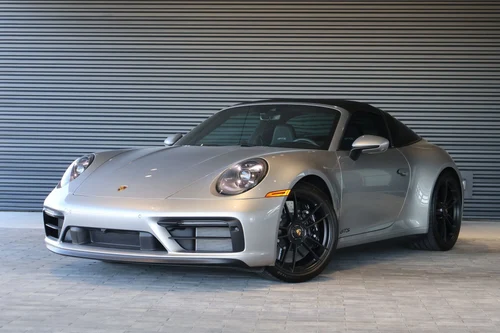 
           
        2024 Porsche 911 4 GTS