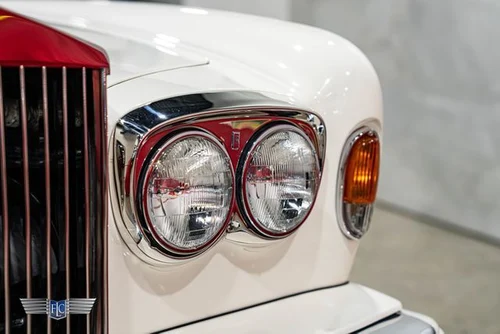
           
        1988 Rolls-Royce Corniche