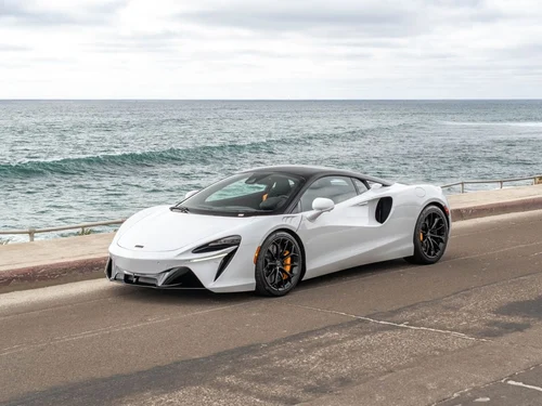 
           New 
        2026 McLaren Artura