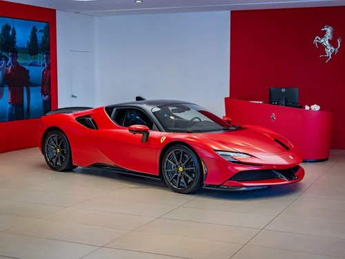 
           
        2022 Ferrari SF90 Stradale Base