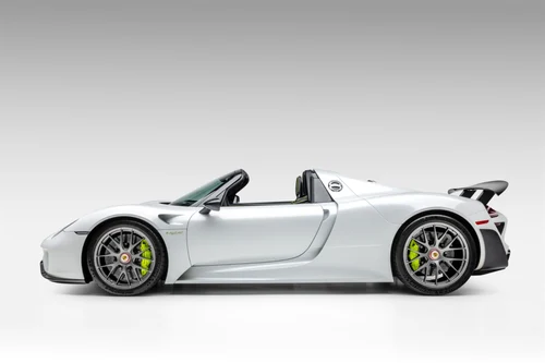 
           
        2015 Porsche 918 Spyder