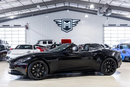 
           
        2021 Aston Martin DB11