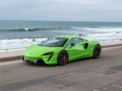 
           New 
        2026 McLaren Artura