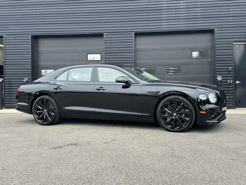 
           New 
        2025 Bentley Flying Spur V8