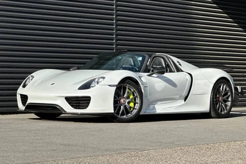 
           
        2015 Porsche 918