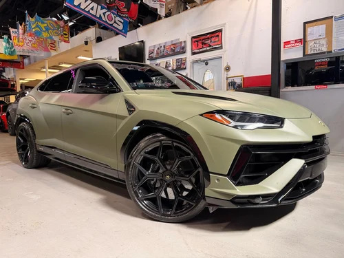 
           
        2024 Lamborghini Urus