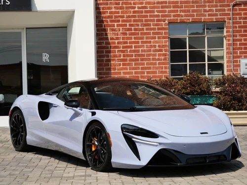 
           New 
        2025 McLaren Artura Performance