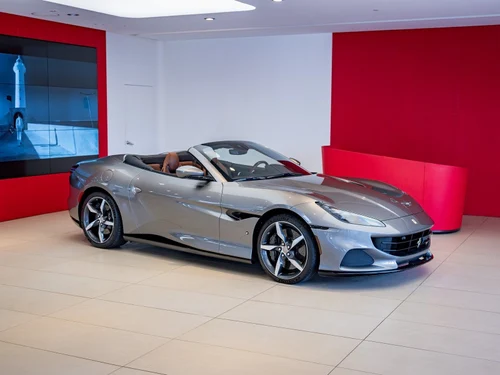 
           
        2022 Ferrari Portofino M Base