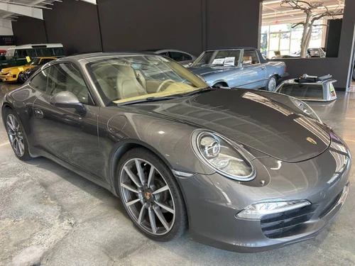 
           
        2014 Porsche 911
