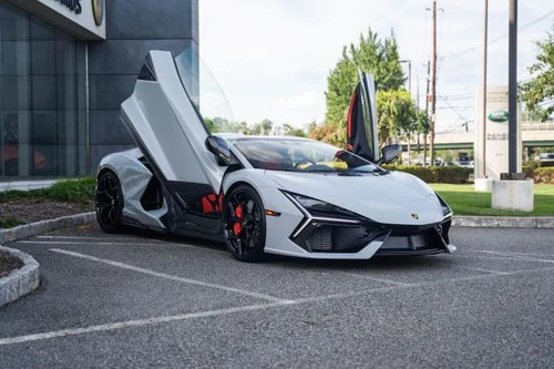 
           New 
        2025 Lamborghini Revuelto