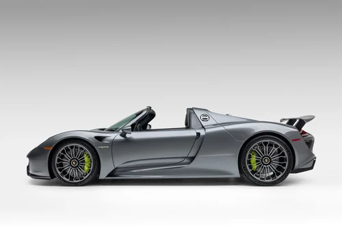 
           
        2015 Porsche 918 Spyder