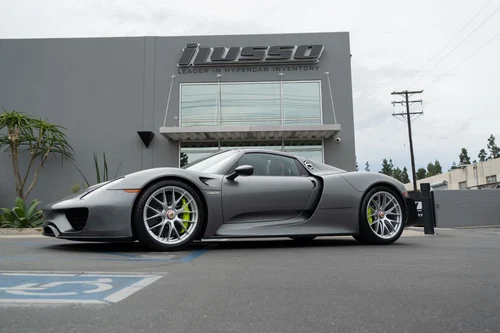 
           
        2015 Porsche 918 Spyder