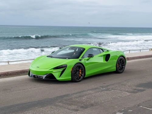 
           New 
        2026 McLaren Artura