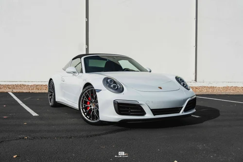 
           
        2017 Porsche 911