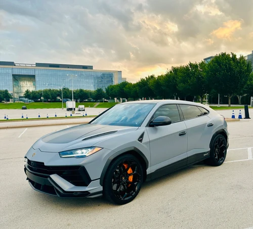 
           
        2024 Lamborghini Urus Performante