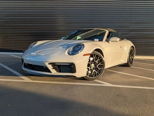 
           
        2024 Porsche 911