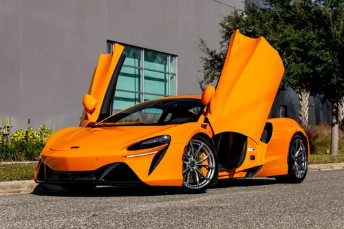 
           
        2025 McLaren Artura