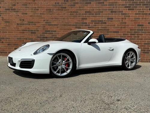 
           
        2017 Porsche 911