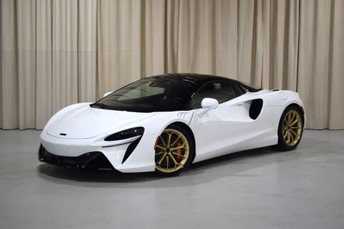 
           New 
        2025 McLaren Artura