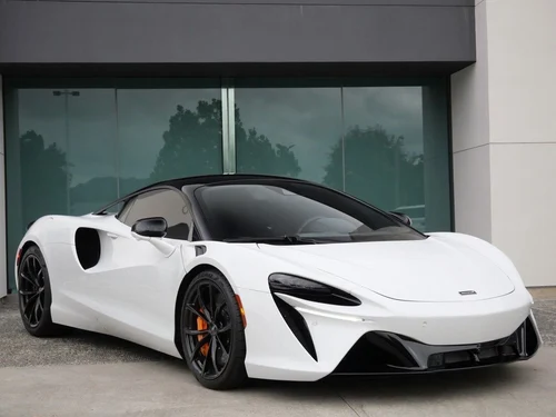 
           
        2024 McLaren Artura
