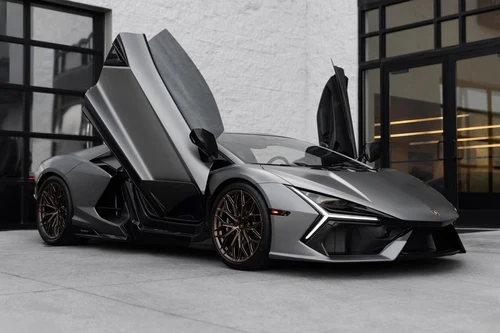 
           
        2025 Lamborghini Revuelto
