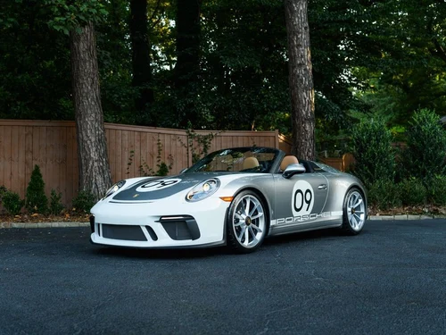 
           
        2019 Porsche 911