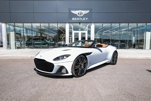 
           
        2022 Aston Martin DBS