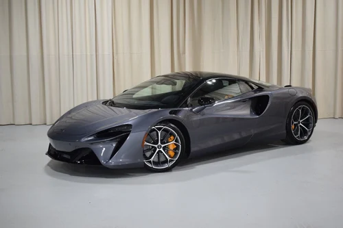 
           New 
        2025 McLaren Artura