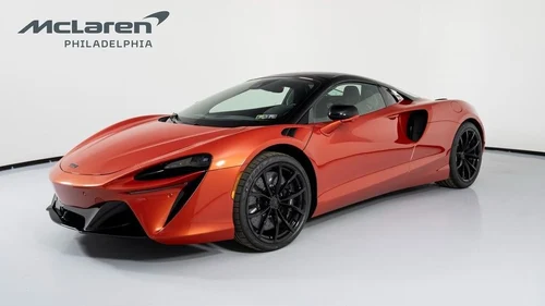 
           New 
        2025 McLaren Artura