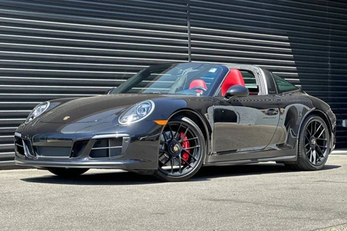 
           
        2017 Porsche 911