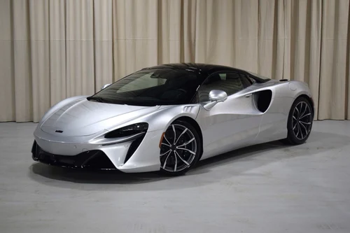 
           New 
        2025 McLaren Artura